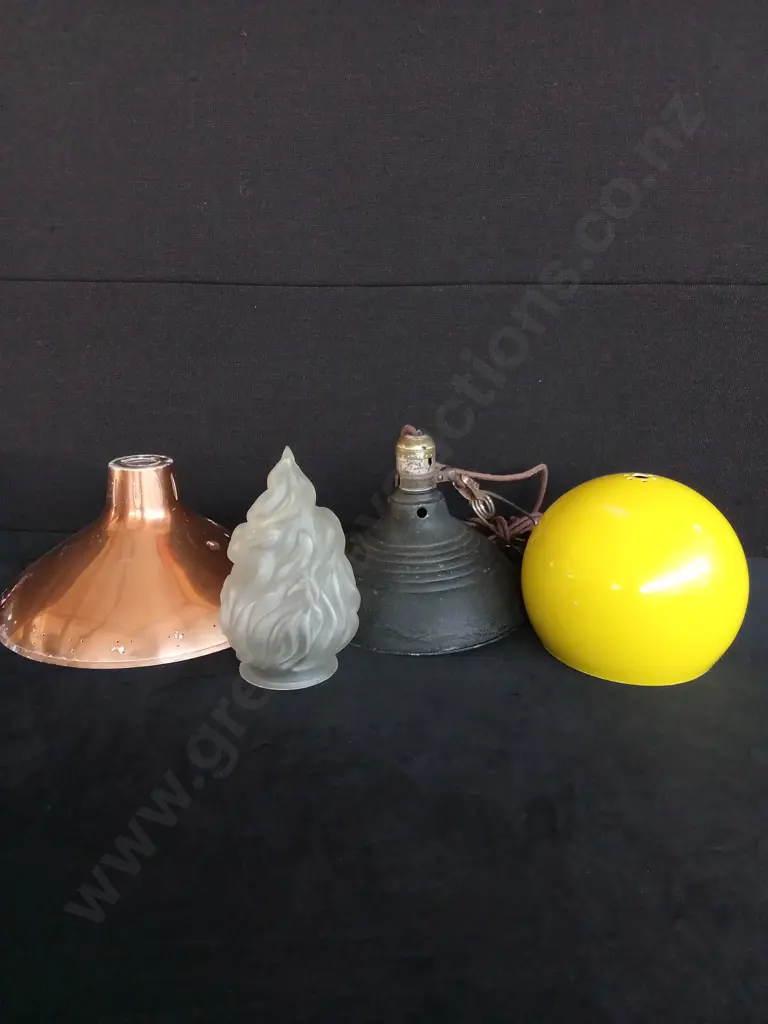 LIGHTS AND BITS AND PIECES (2 PICTURES) Image 1++