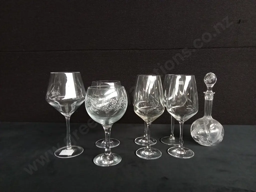 VINTAGE GLASS DECANTER AND 7 WINE GLASSES Image 1++
