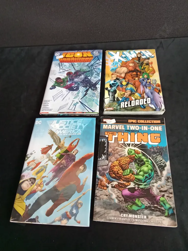 COLLECTION OF 10 MARVEL AND 4 DC COMICS Image 1++