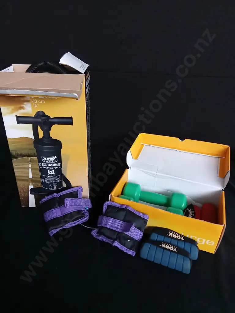 INFLATION PUMP AND BOX OF WEIGHTS Image 1++