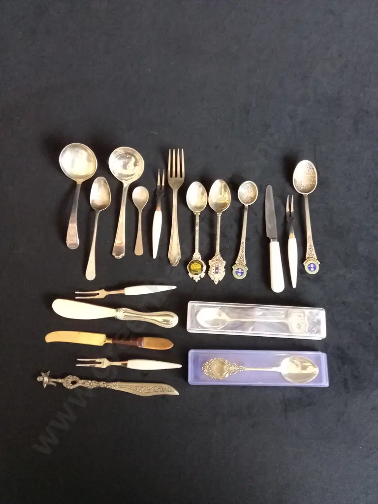 ASSORTED DECORATIVE UTENSILS Image 1++