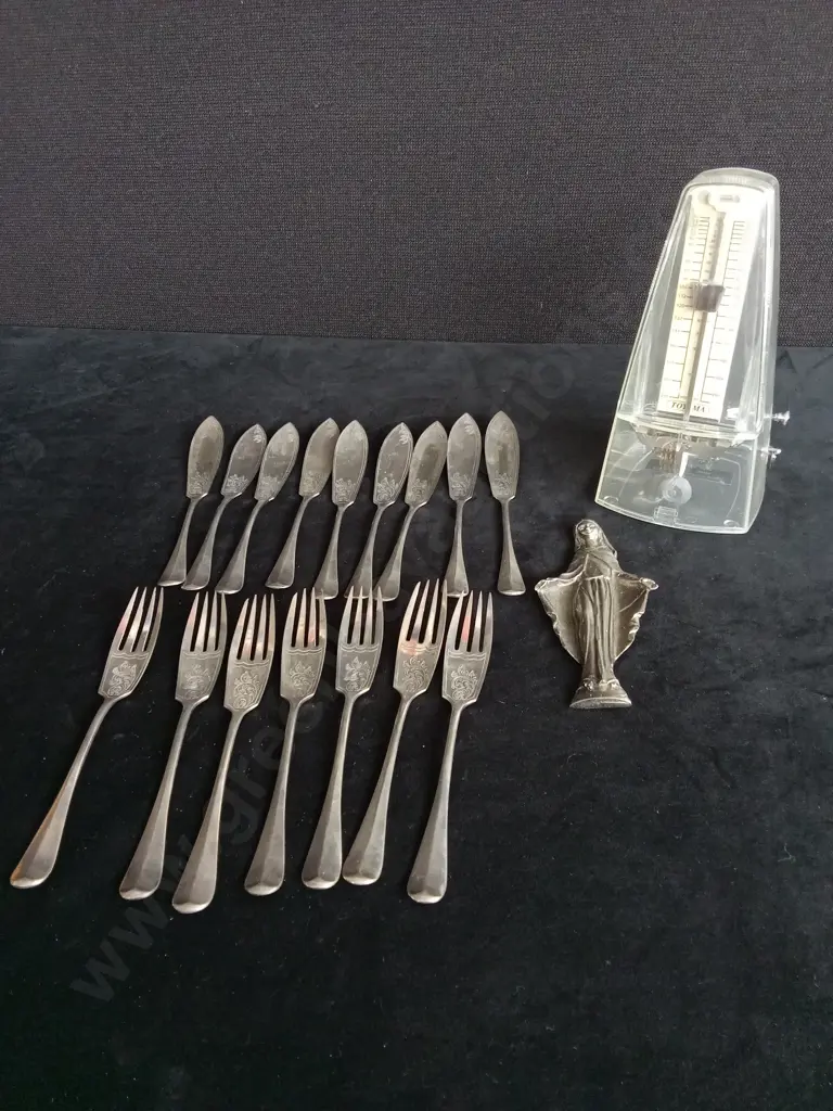 VINTAGE TOYAMA PENDULUM WITH A CUTLERY SET AND VINTAGE VIRGIN MARY PLAQUE Image 1++