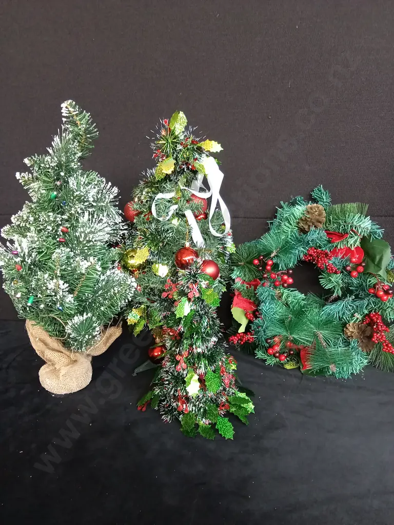 CHRISTMAS TREES AND WREATH Image 1++