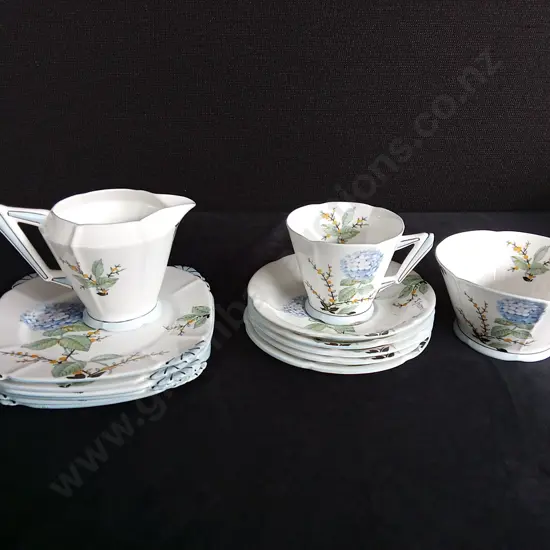 HYDRANGEA ROYAL ALBERT 13 PIECE SET