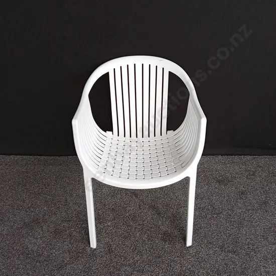 WHITE OUTDOOR CHAIR