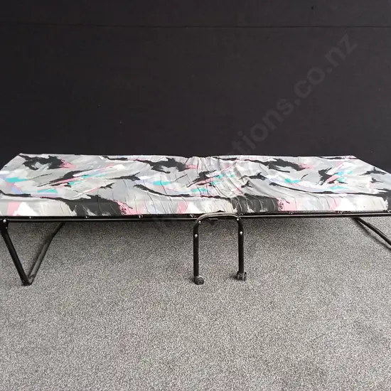 FOLDABLE SINGLE BED ON WHEELS