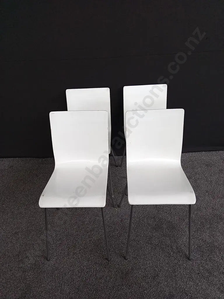6 x WHITE CHAIRS Image 1++