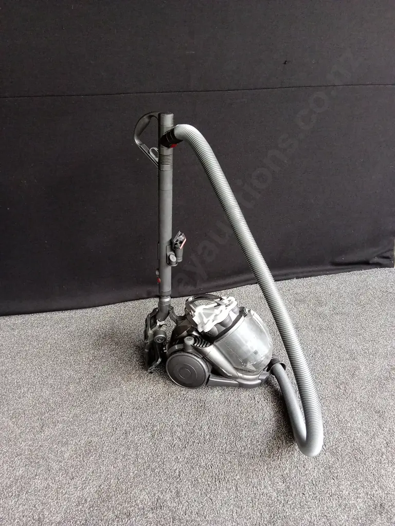 DYSON VACUUM WORKING Image 1++
