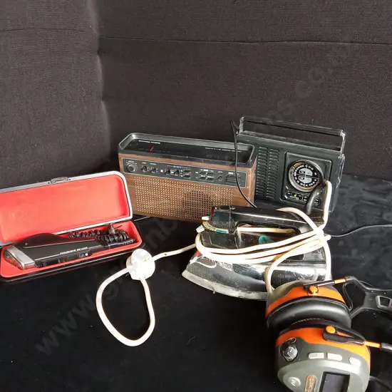 MIX OF VINTAGE ELECTRONICS (UNTESTED)