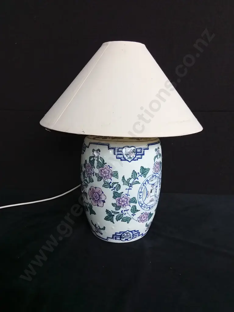 2 TABLE LAMPS 3 PURPLE CUSHIONS AND A BLACK TRAY Image 1++