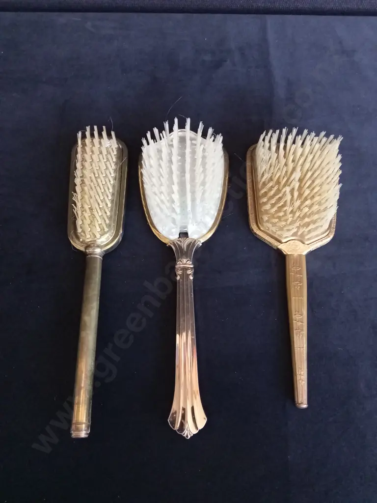 3 VINTAGE HAIR BRUSHES Image 1++