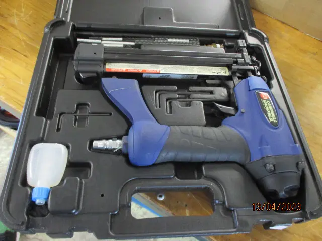 Staple Gun Image 1++