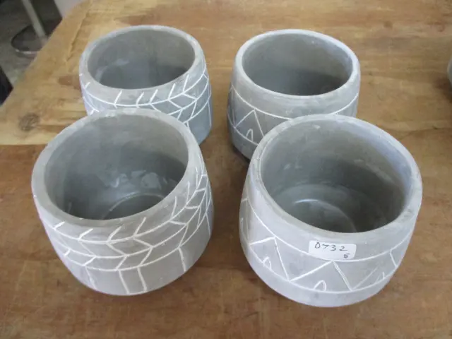 4 Plant Pots Image 1++