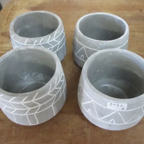 4 Plant Pots