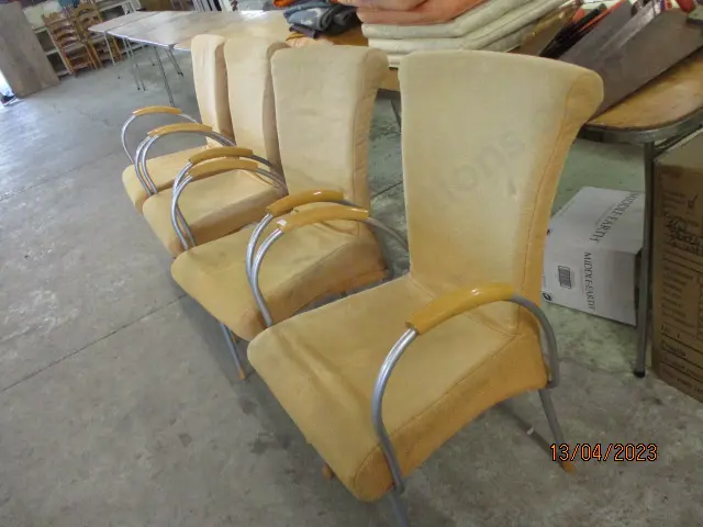 4 Chairs Image 1++