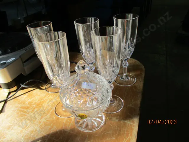 Crystal Flutes & Pot Image 1++