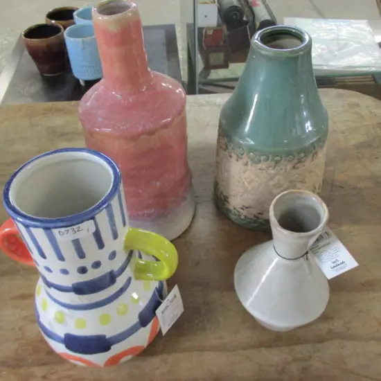 4 Vases