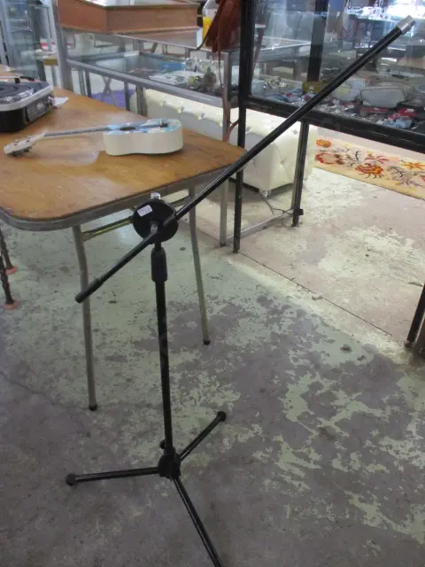 Mic Stand Image 1++