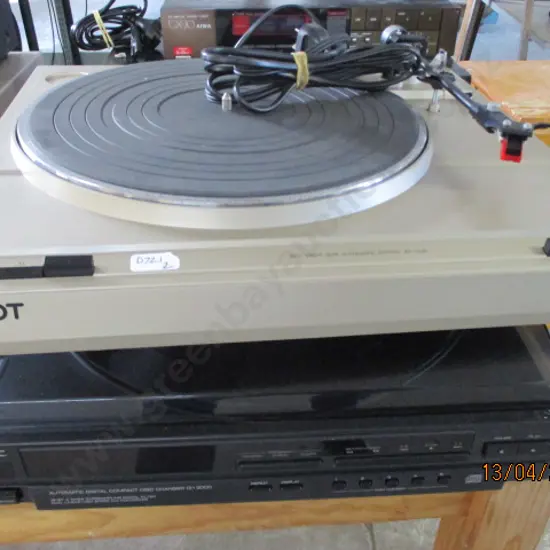 2 Turntables