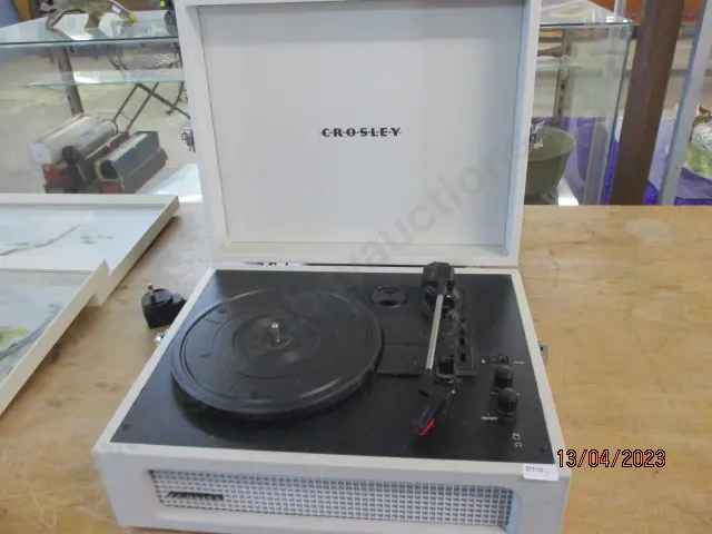 Record Player Image 1++