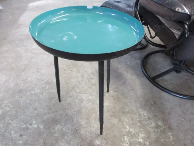 Side Table Image 1++