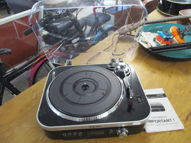 Record Player Image 1++
