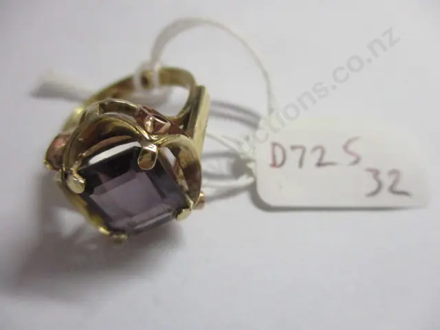 18ct Gold Ring Image 1++