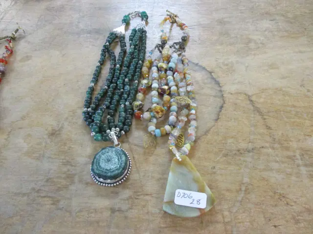 2 Necklaces Image 1++