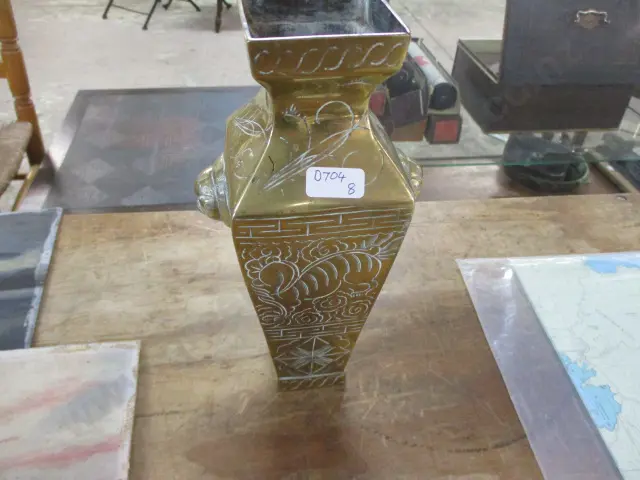 Brass vase Image 1++
