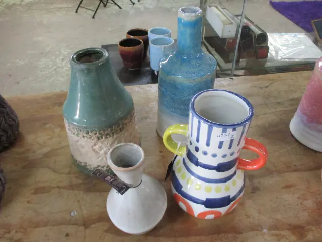 4 Vases Image 1++