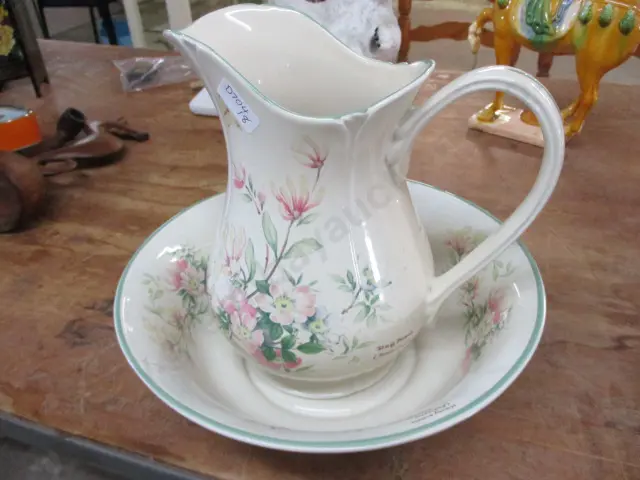 Winton Jug and Bowl Image 1++