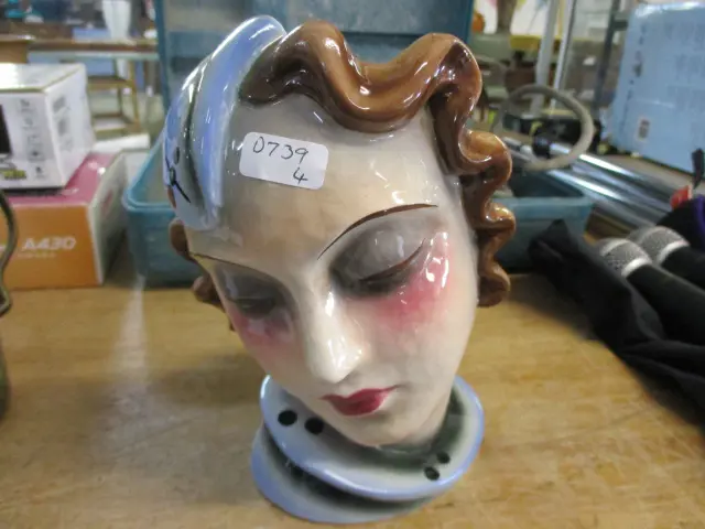 Figural Vase Image 1++