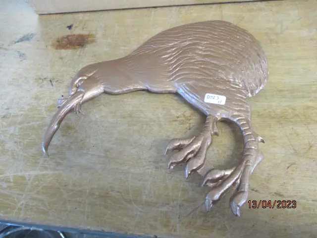 Cast Kiwi Image 1++