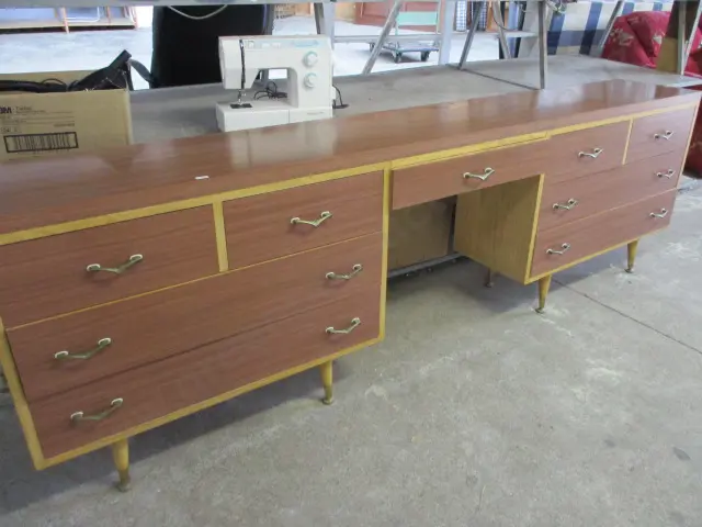 Retro Dresser Image 1++