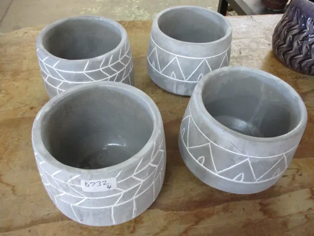 4 Plant Pots Image 1++