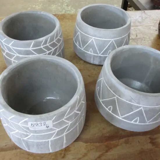 4 Plant Pots