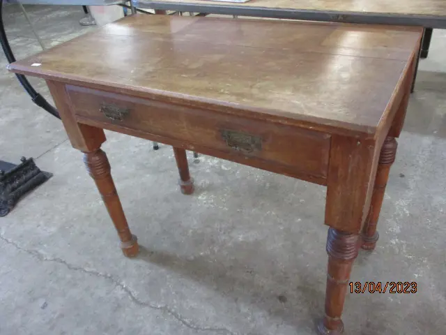 Side Table Image 1++