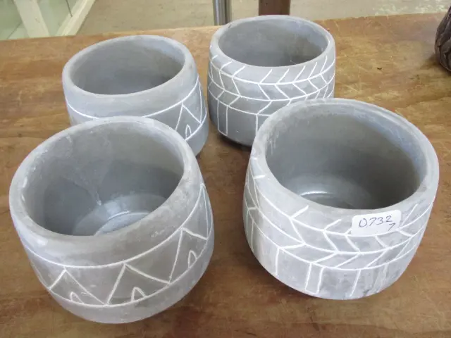 4 Plant Pots Image 1++