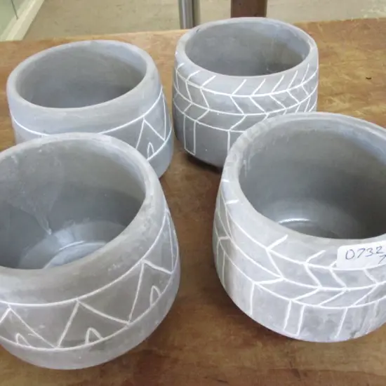4 Plant Pots