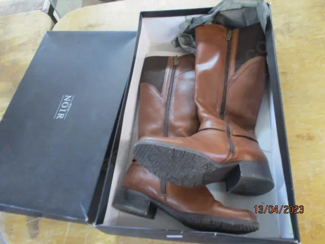 Lady,s Boots Image 1++