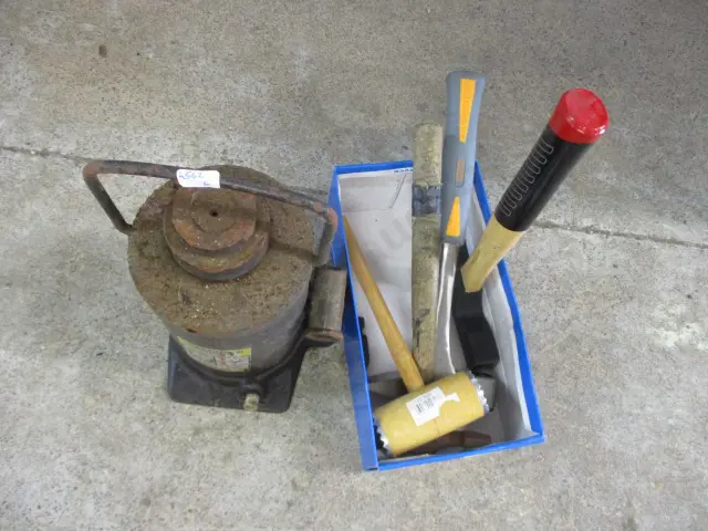 Tools and Jack Image 1++