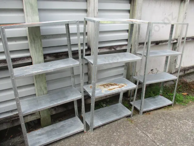 3 Shelves Image 1++