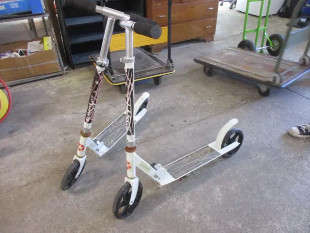 2 Scooters Image 1++