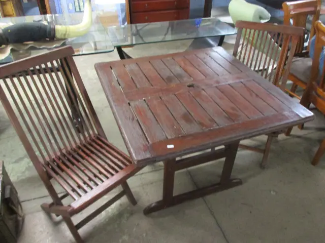 Patio Table and 2 Chairs Image 1++