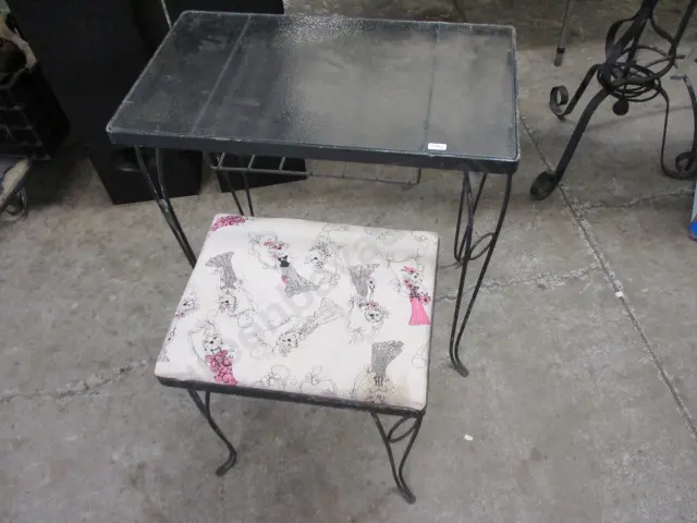 Sidetable and Stool Image 1++
