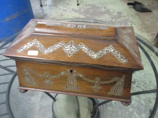 Rosewood Tea Caddy Image 1++