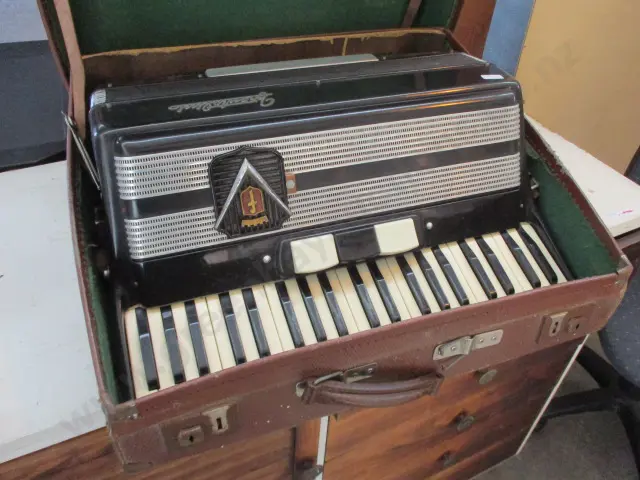 Piano Accordian Image 1++