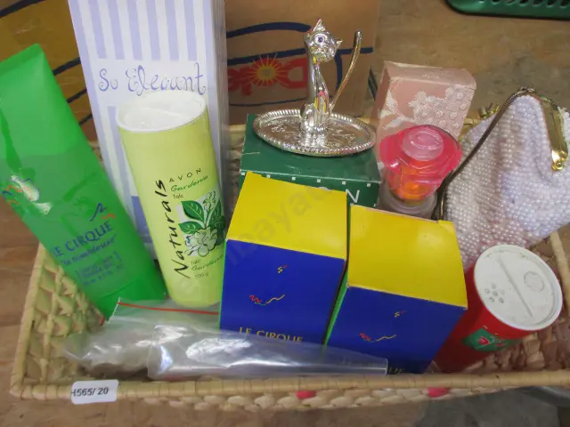 Cosmetics Image 1++