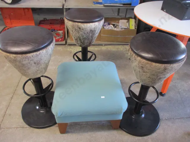 Stools and Ottoman Image 1++
