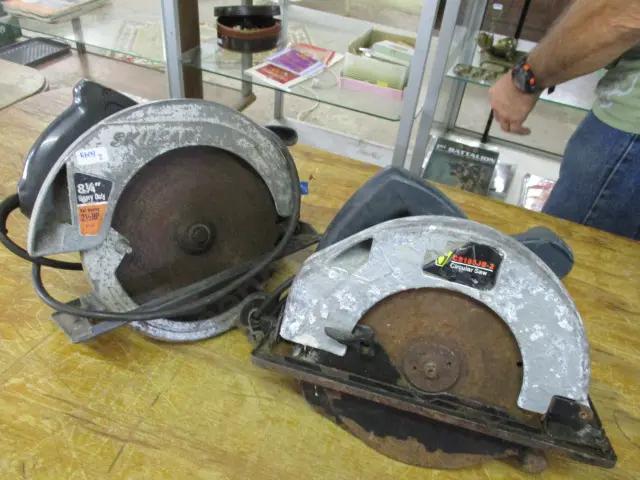 2 Saws Image 1++